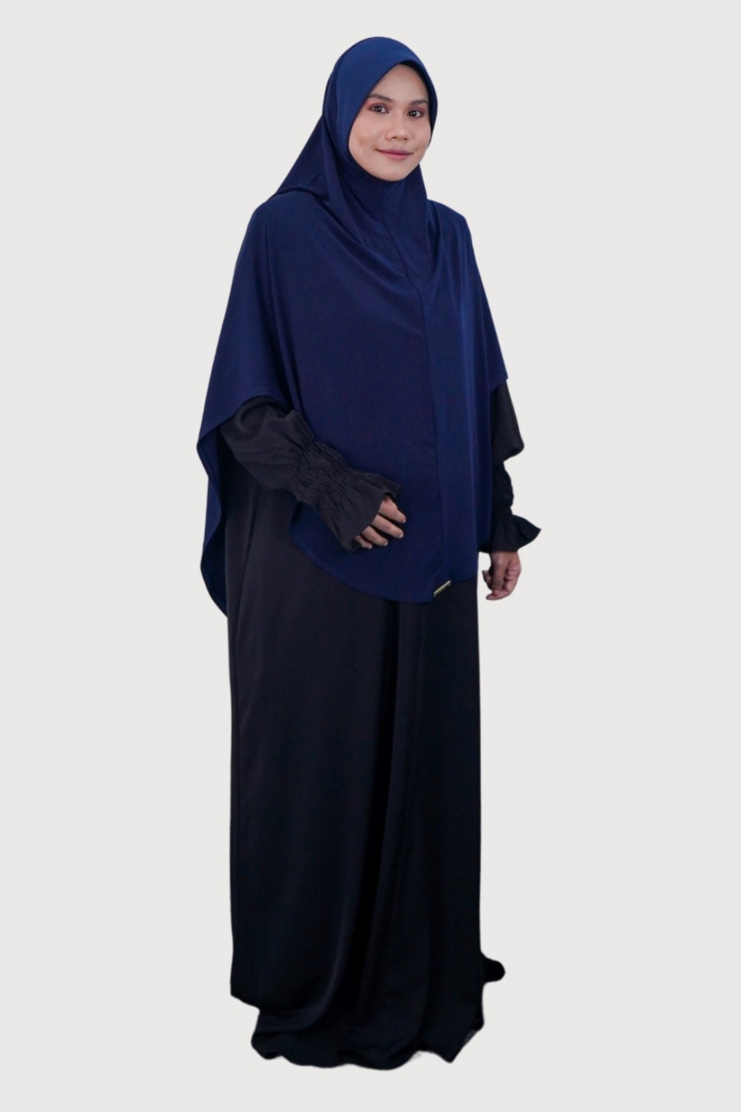Jubah Rajwa Luxe Black X Hajira Penn Blue
