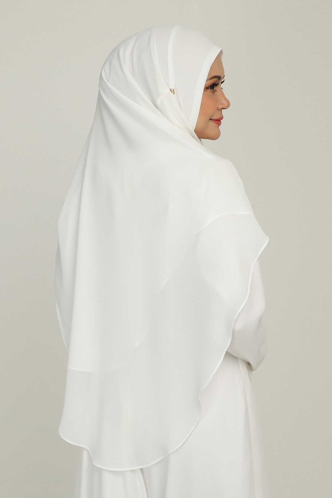 [AS-IS]-Umma Suri Love White