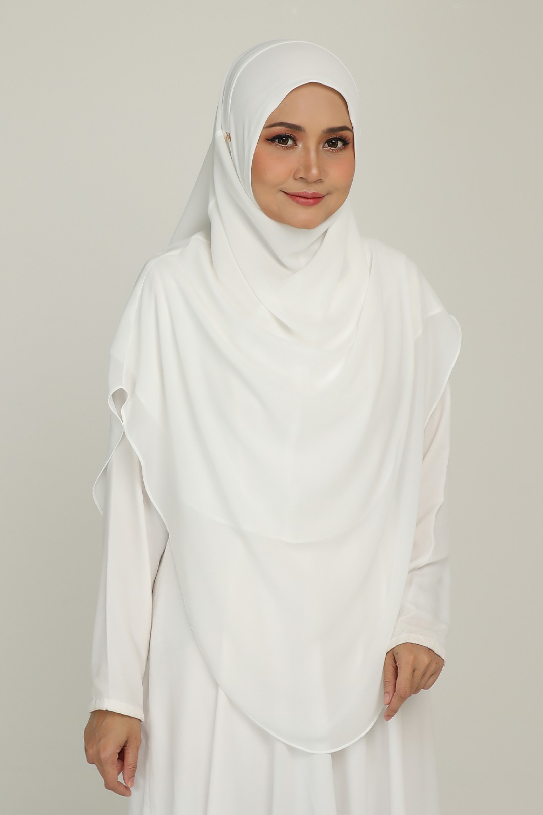 [AS-IS]-Umma Suri Love White