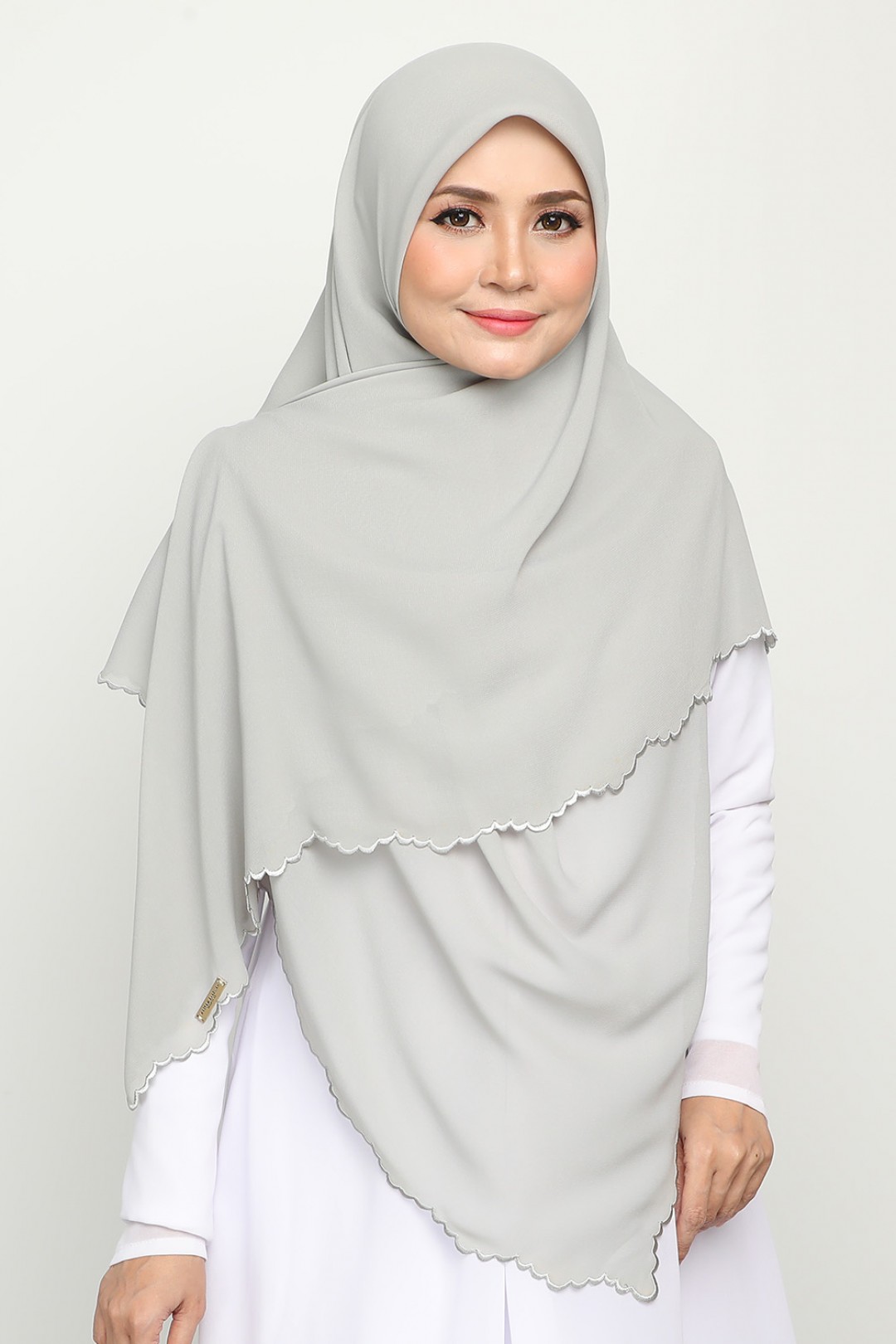 [AS-IS]-Bawal Sulam Silver Crest